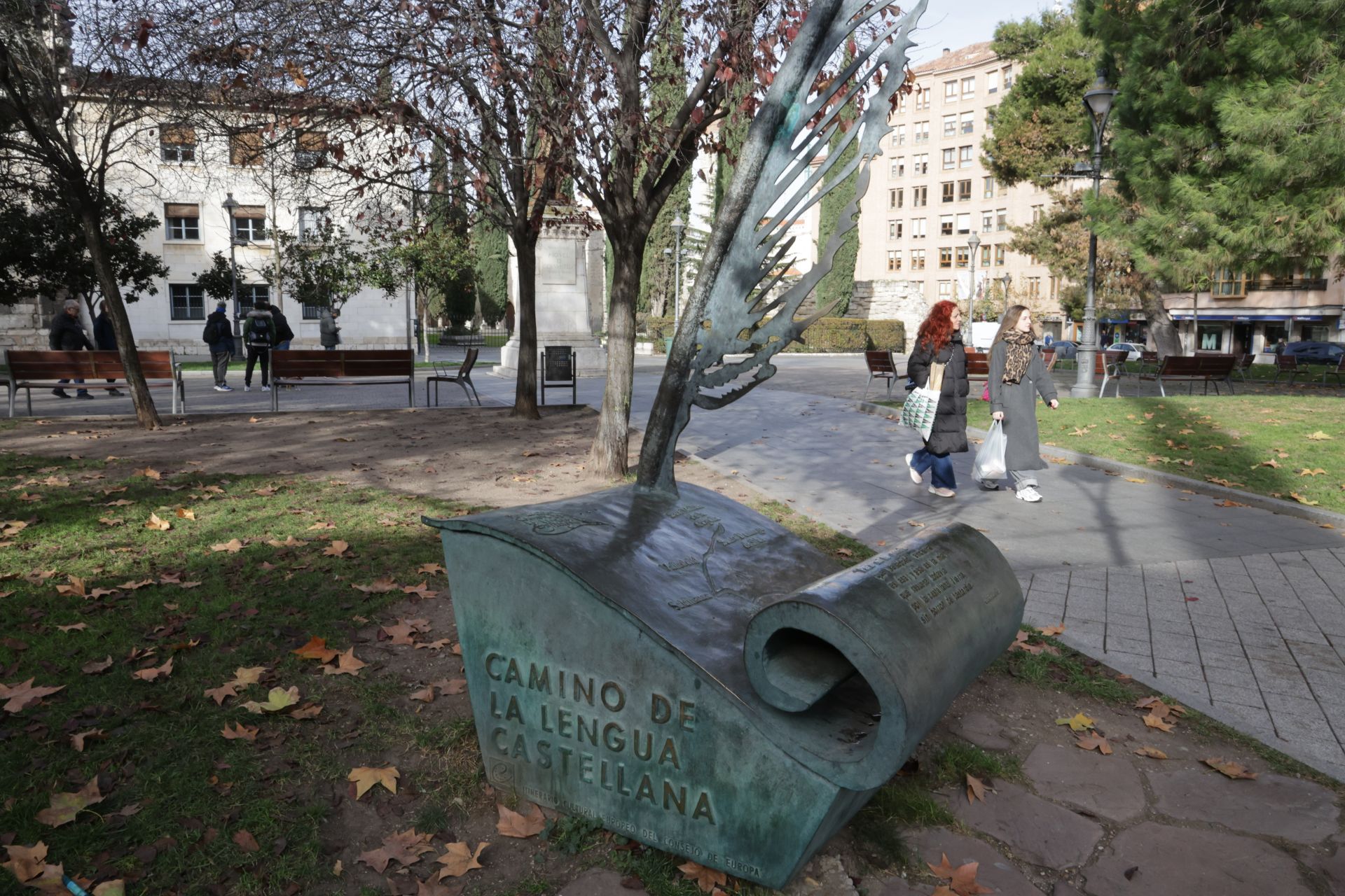 Un recorrido en imágenes por la Plaza de la Universidad