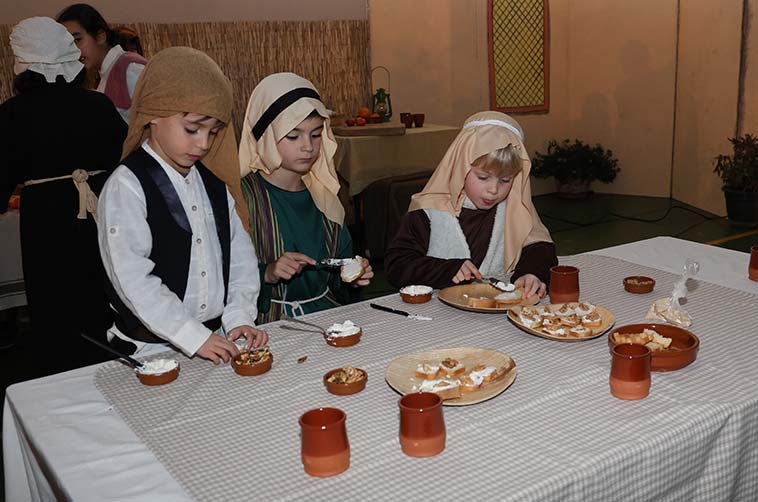 La Salle adelanta la Navidad con el belén viviente