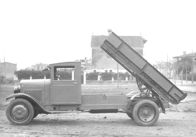 Uno de los camiones volquete adquiridos en 1934.