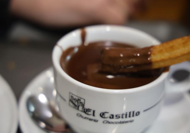 Chocolate con churros en El Castillo.