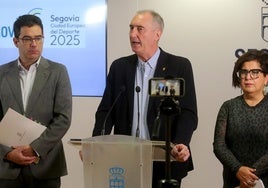 José Mazarías presenta los presupuestos de 2025 junto a José Luis Horcajo y Rosalía Serrano.