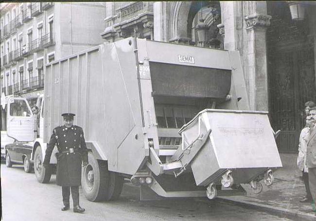 Los modernos camiones adquiridos en los años 70.