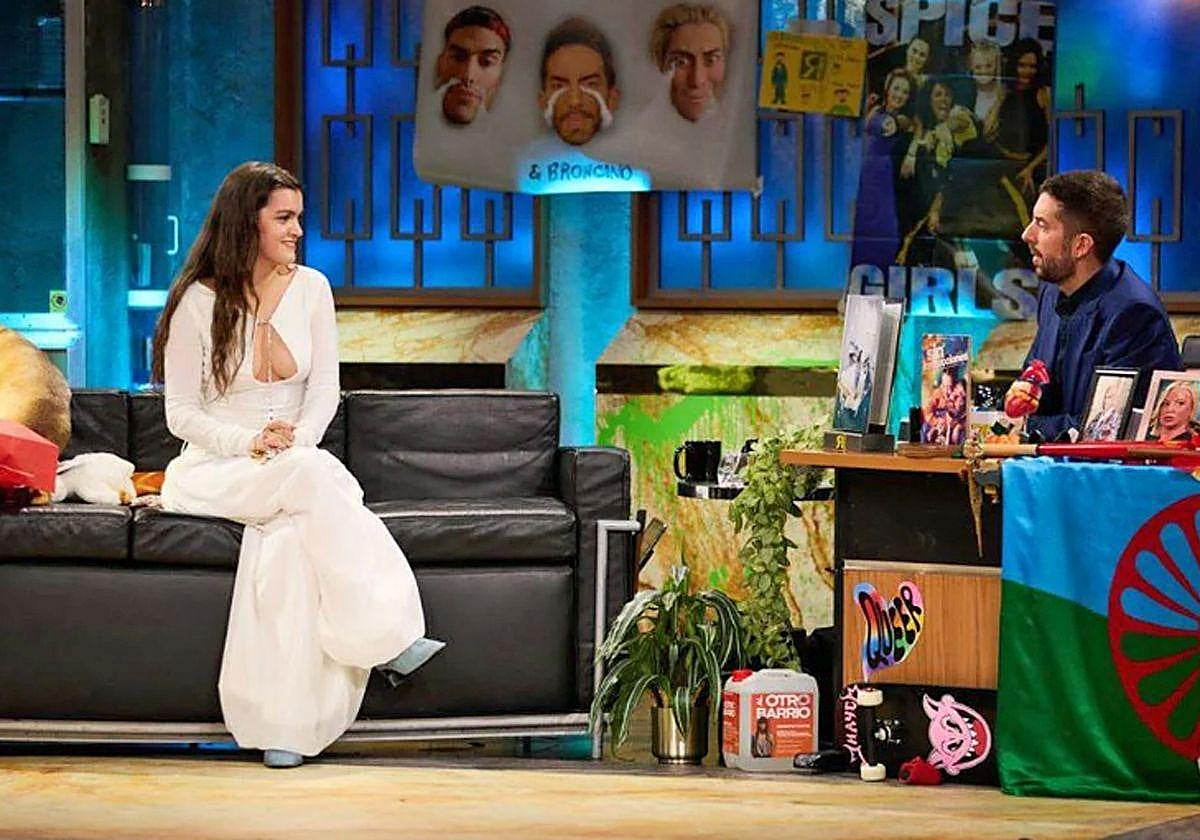 Amaia durante su entrevista con Broncano en 'La Revuelta'.