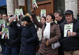 Concentración en la puerta de los juzgados para pedir justicia para Esther.