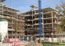 Edificio en construcción en el barrio El Peral de Valladolid.