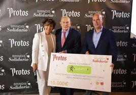 Sonsoles Ónega, Edmundo Bayón, presidente de Bodegas Protos, y Javier Cánovas, director de la Fundación UAPO.