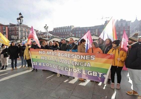 Concentración contra las últimas agresiones homófobas, este sábado, en la Plaza Mayor de Valladolid