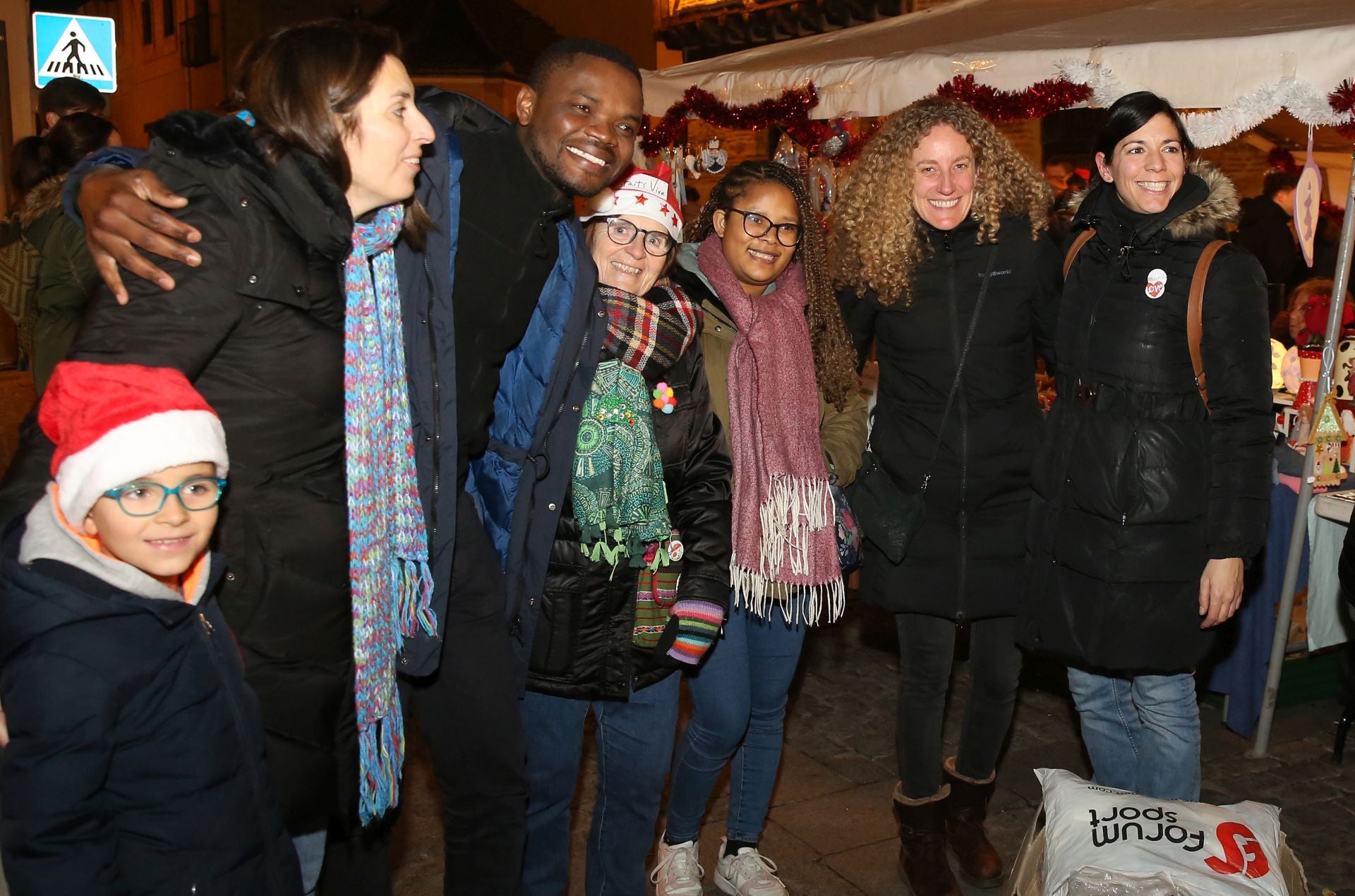 Fotografías del mercado solidario del barrio de San Lorenzo