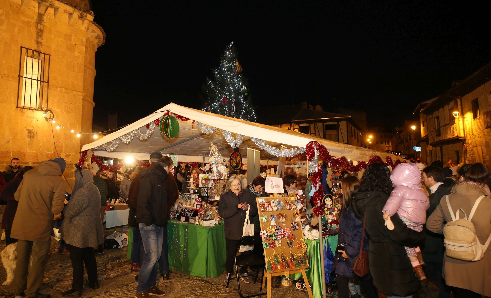 Fotografías del mercado solidario del barrio de San Lorenzo