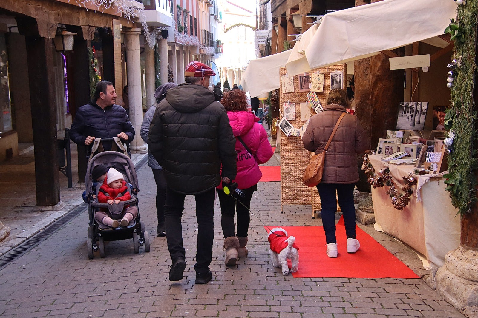 El comercio de Rioseco llena la calle Mayor de puestos