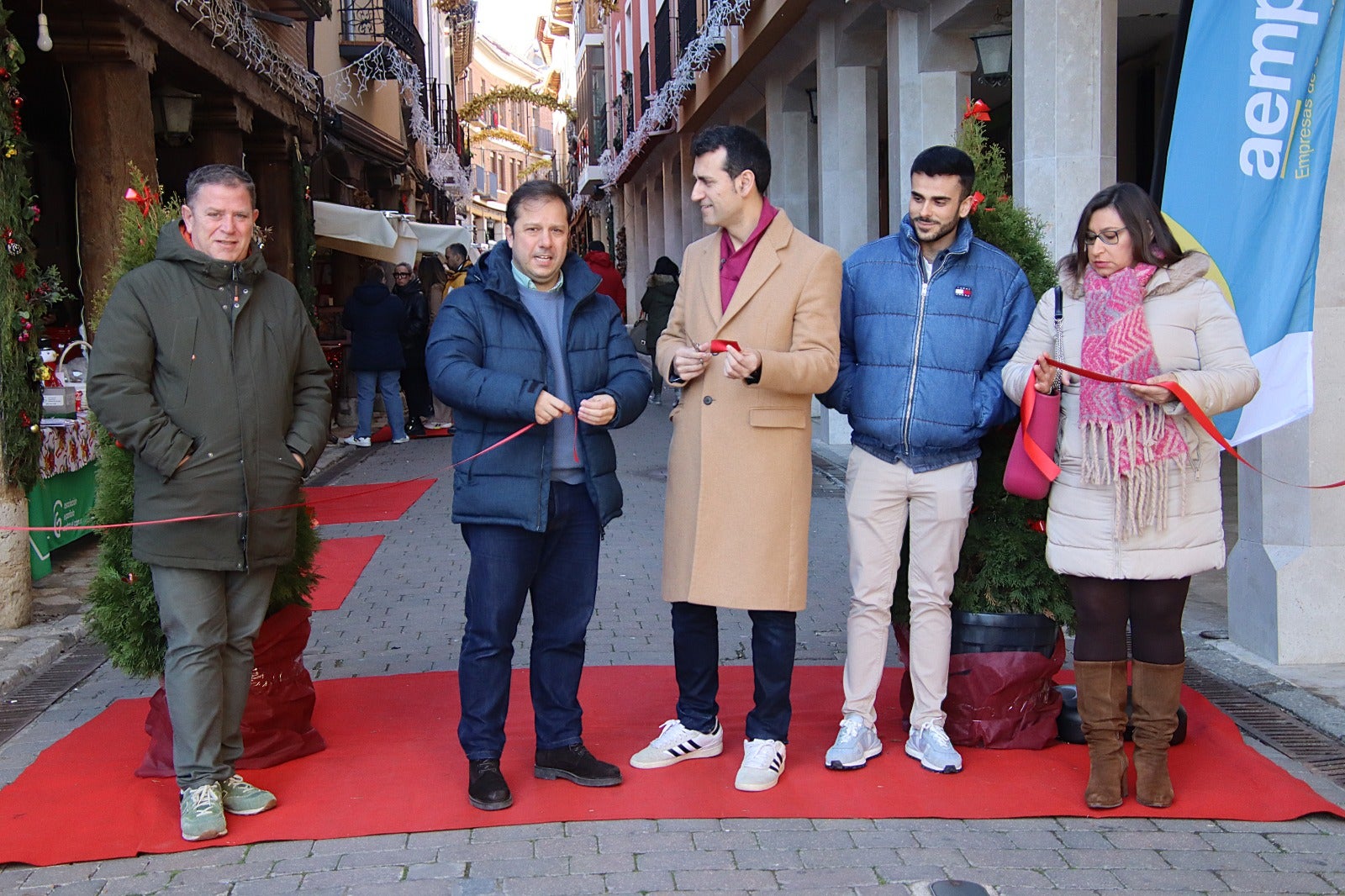 El comercio de Rioseco llena la calle Mayor de puestos