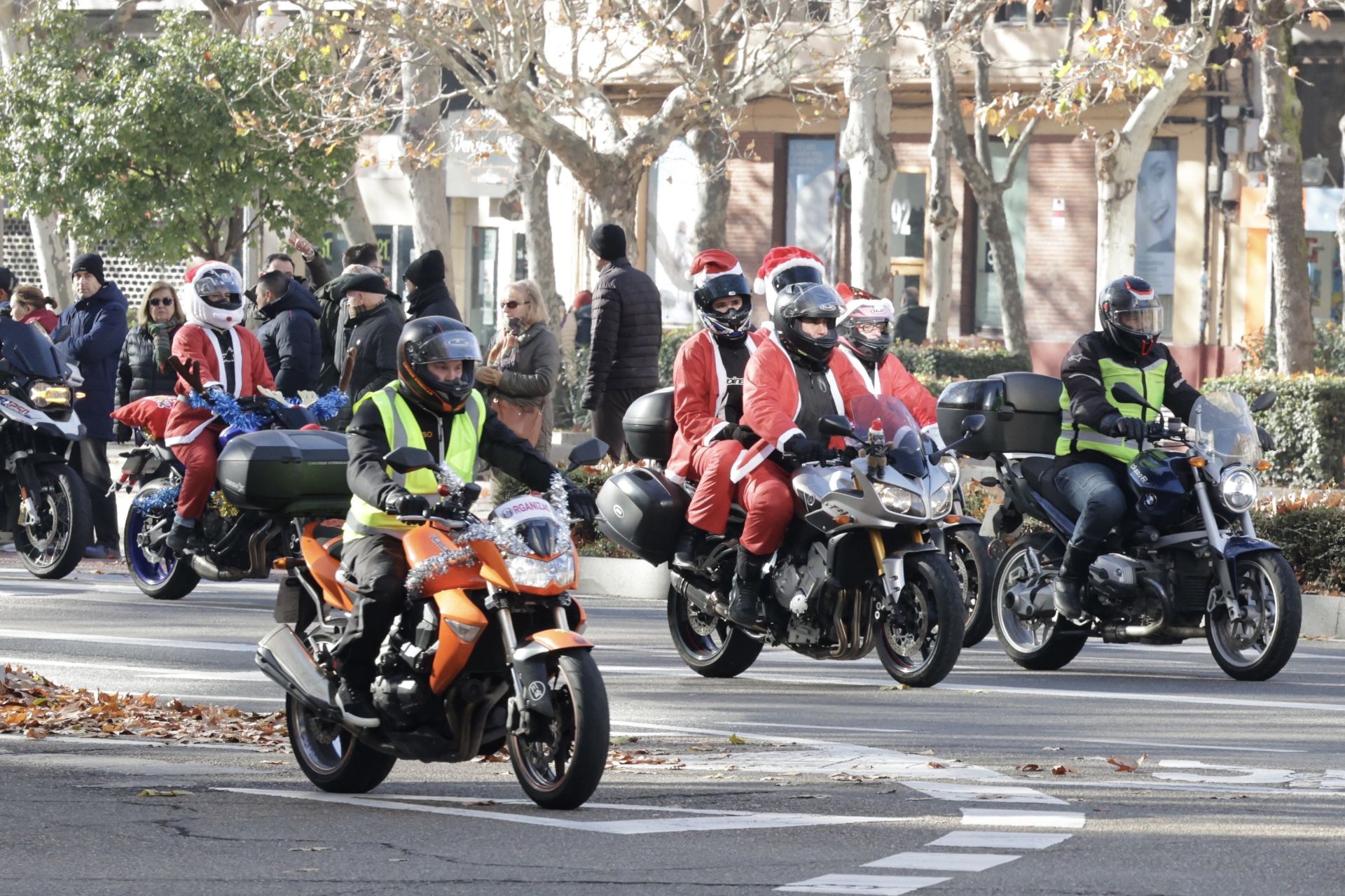 La &#039;papanoelada&#039; motera de Valladolid, en imágenes
