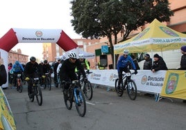 Salida de los ciclistas de la Bajo Cero Bike