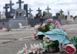 Tumbas en un cementerio de Valladolid.