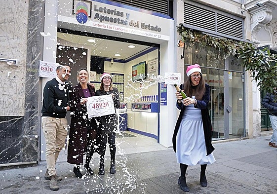Celebración en la admninistración de Las Francesas en la calle Santiago.