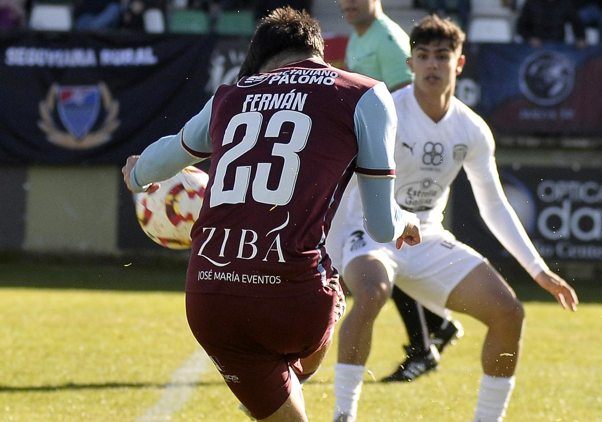 Fernán centra en la acción del 1-0 ante el Lugo.