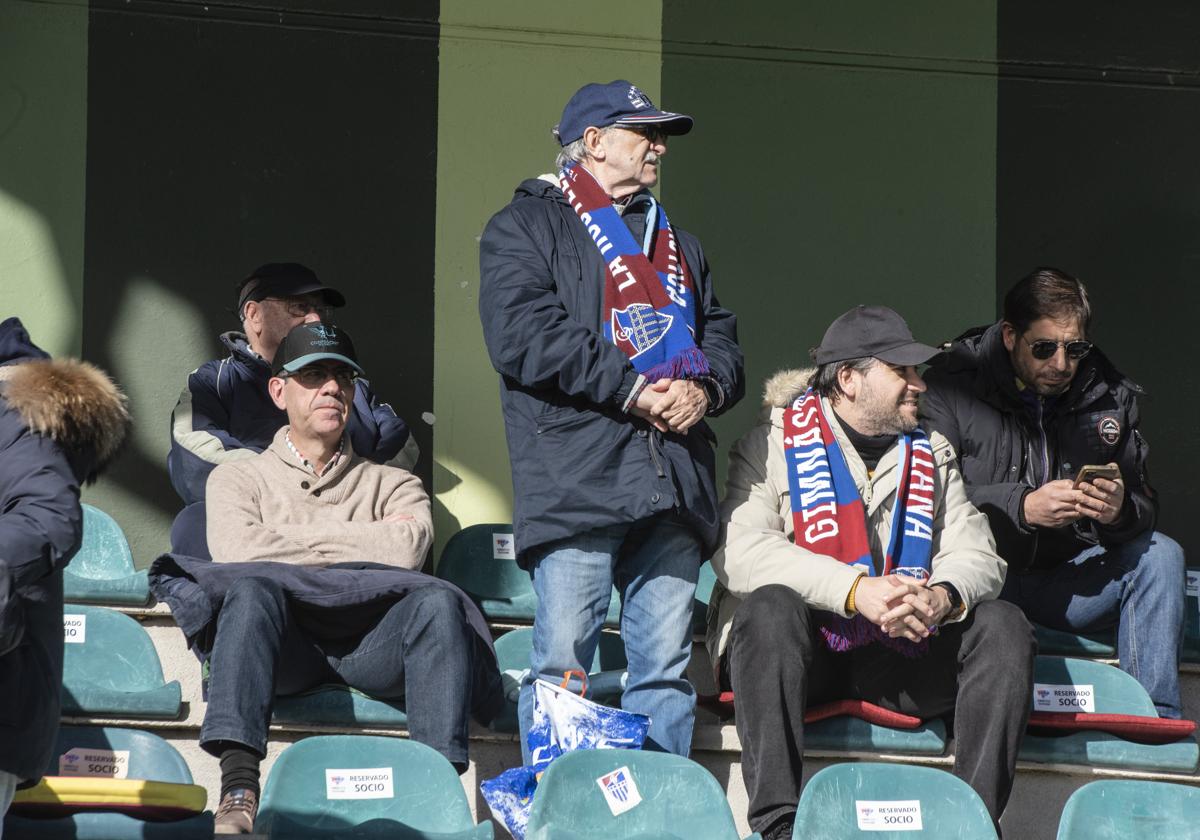 Búscate en las gradas de La Albuera durante el Segoviana vs Lugo