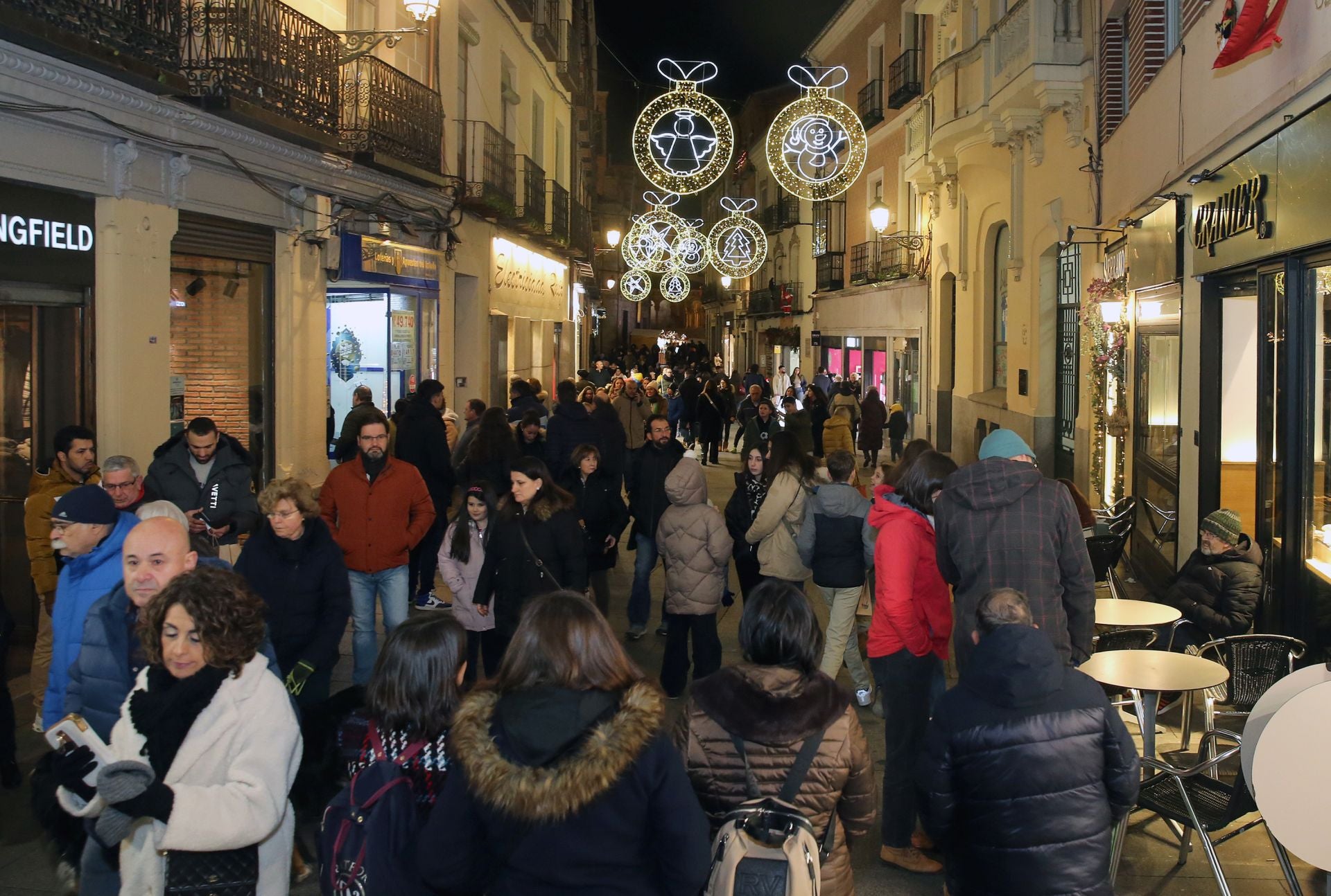 Fotos: el ambiente navideño impregna las calles de Segovia