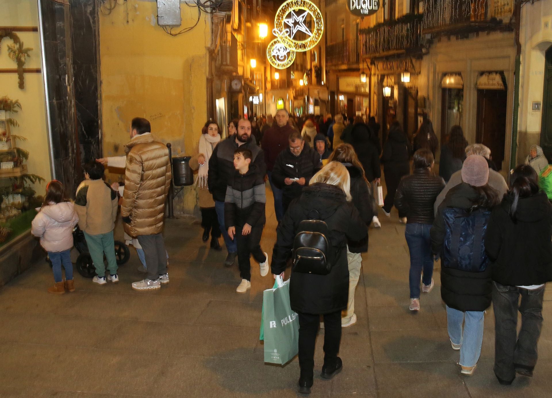 Fotos: el ambiente navideño impregna las calles de Segovia