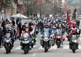 Participantes en el desfile de banderas de la edición de 2024.