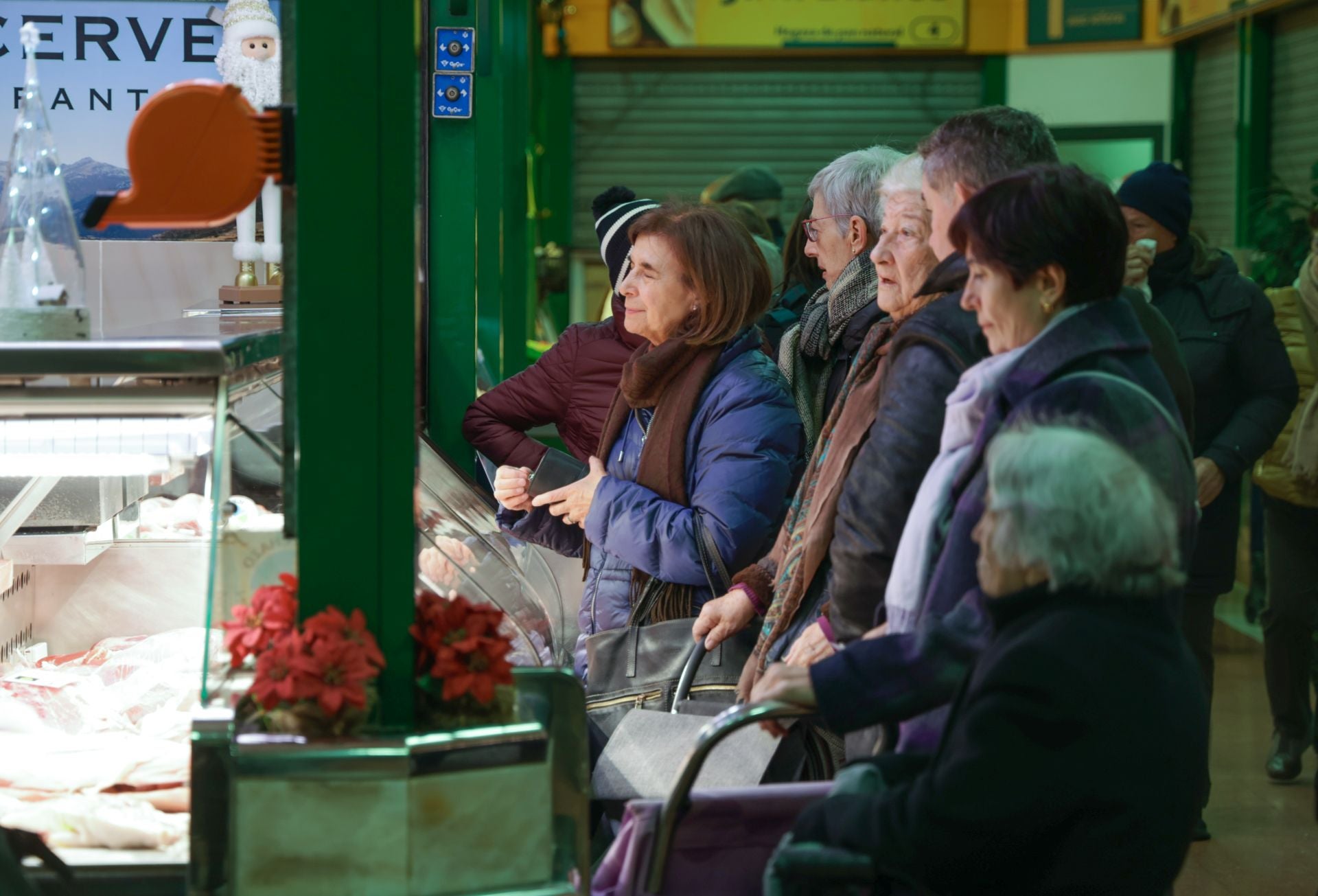 Compras de Nochebuena de última hora en el mercado El Campillo de Valladolid