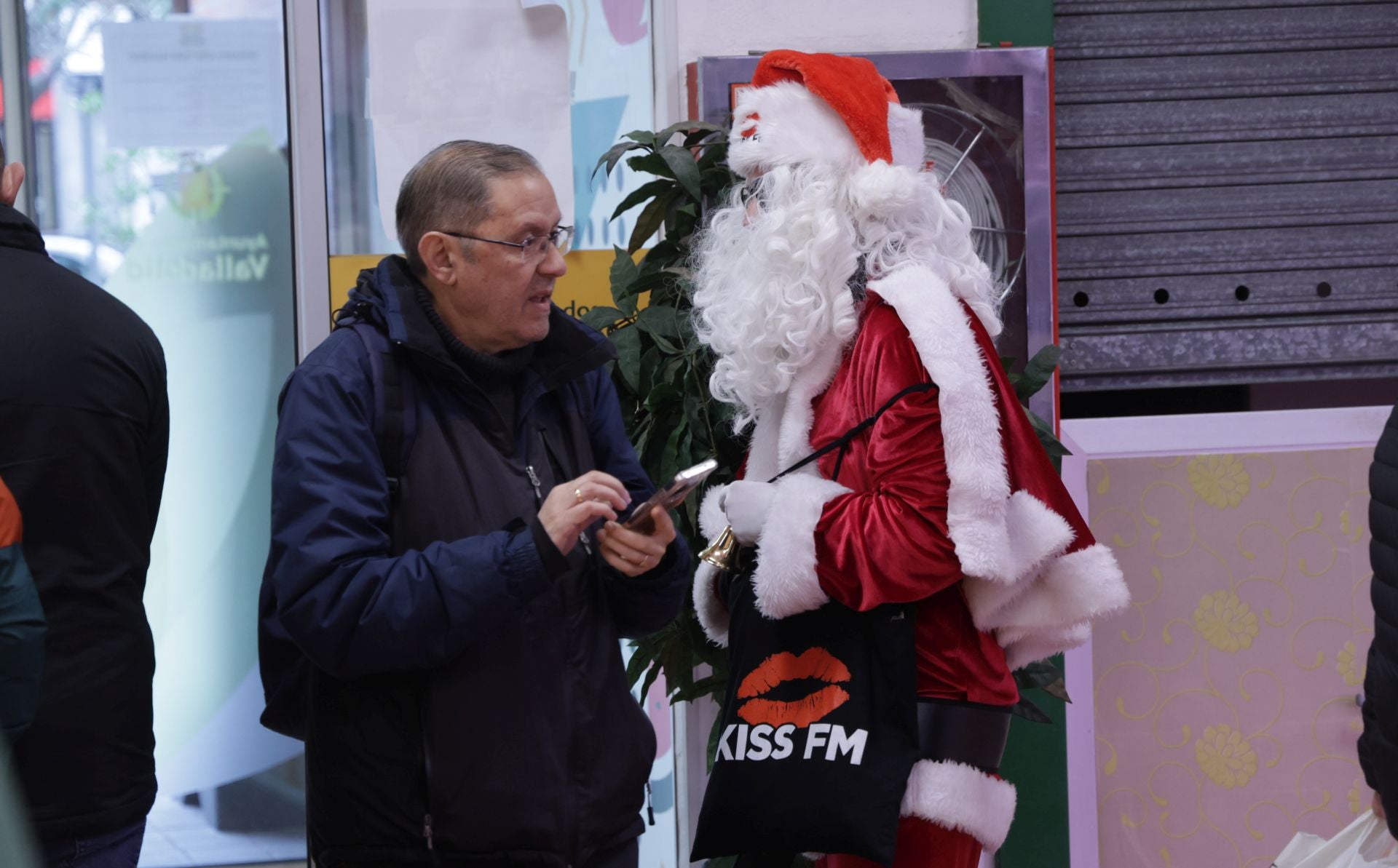 Compras de Nochebuena de última hora en el mercado El Campillo de Valladolid