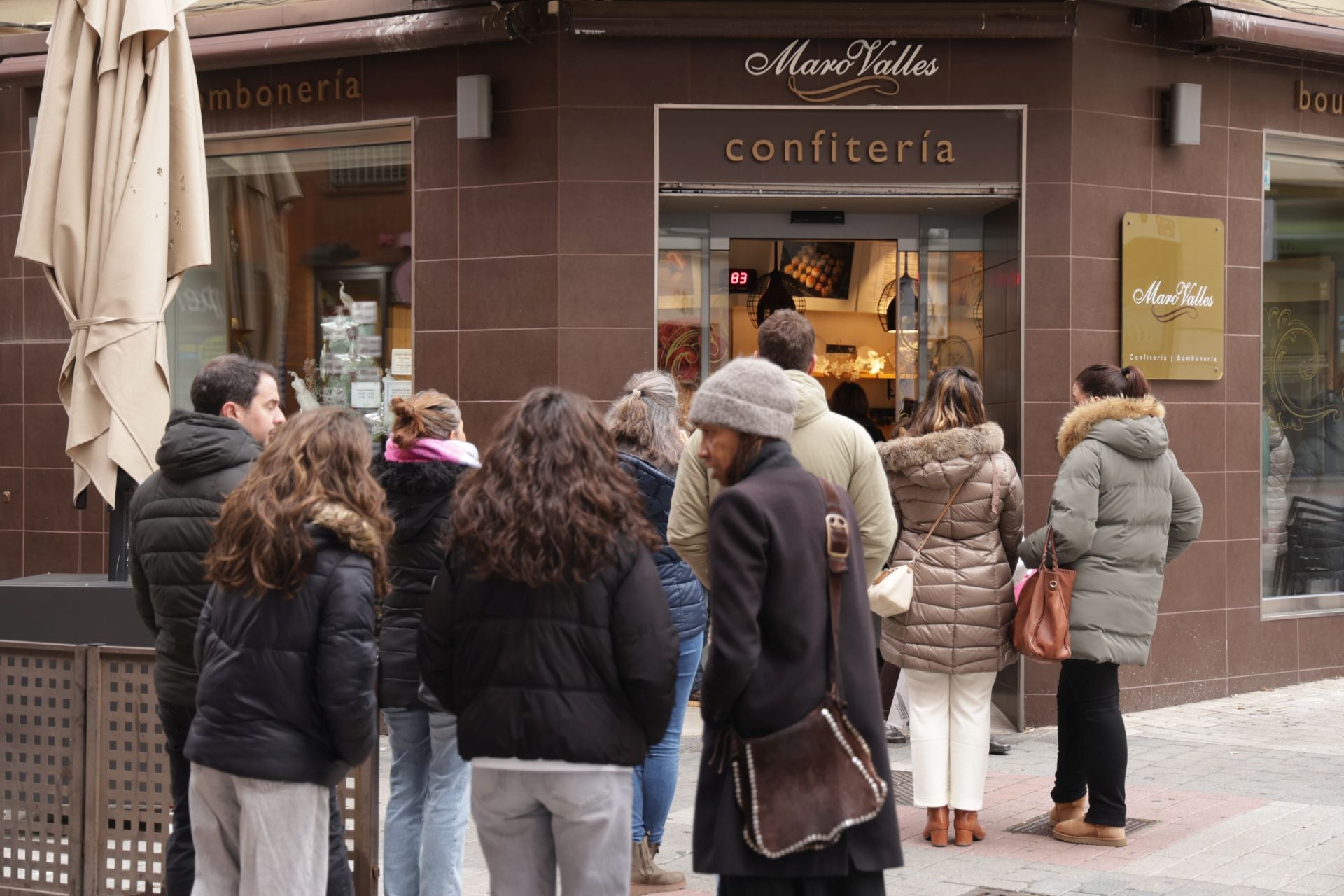 Compras de Nochebuena de última hora en el mercado El Campillo de Valladolid