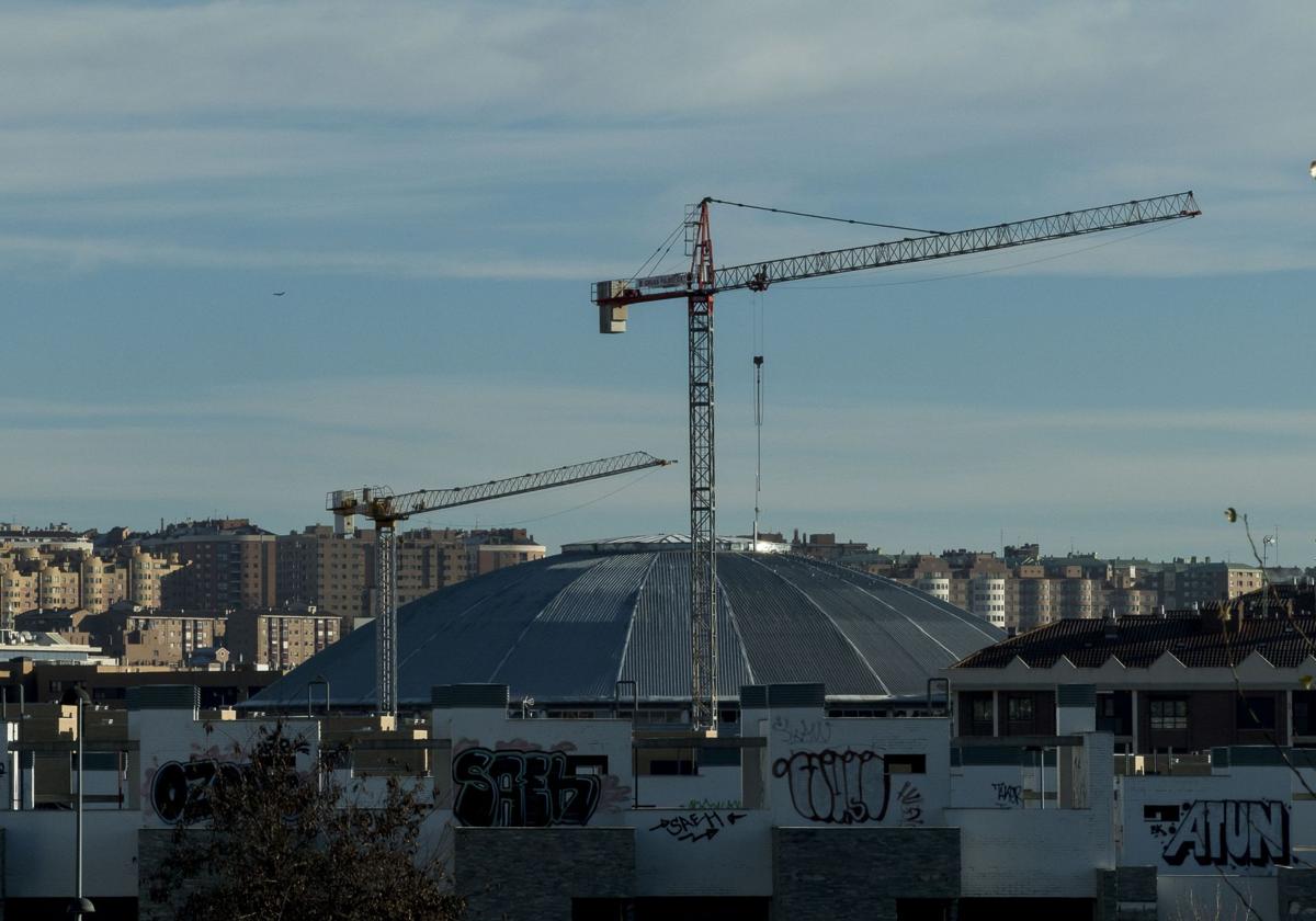 Grúas en Arroyo de la Encomienda, en 2019.