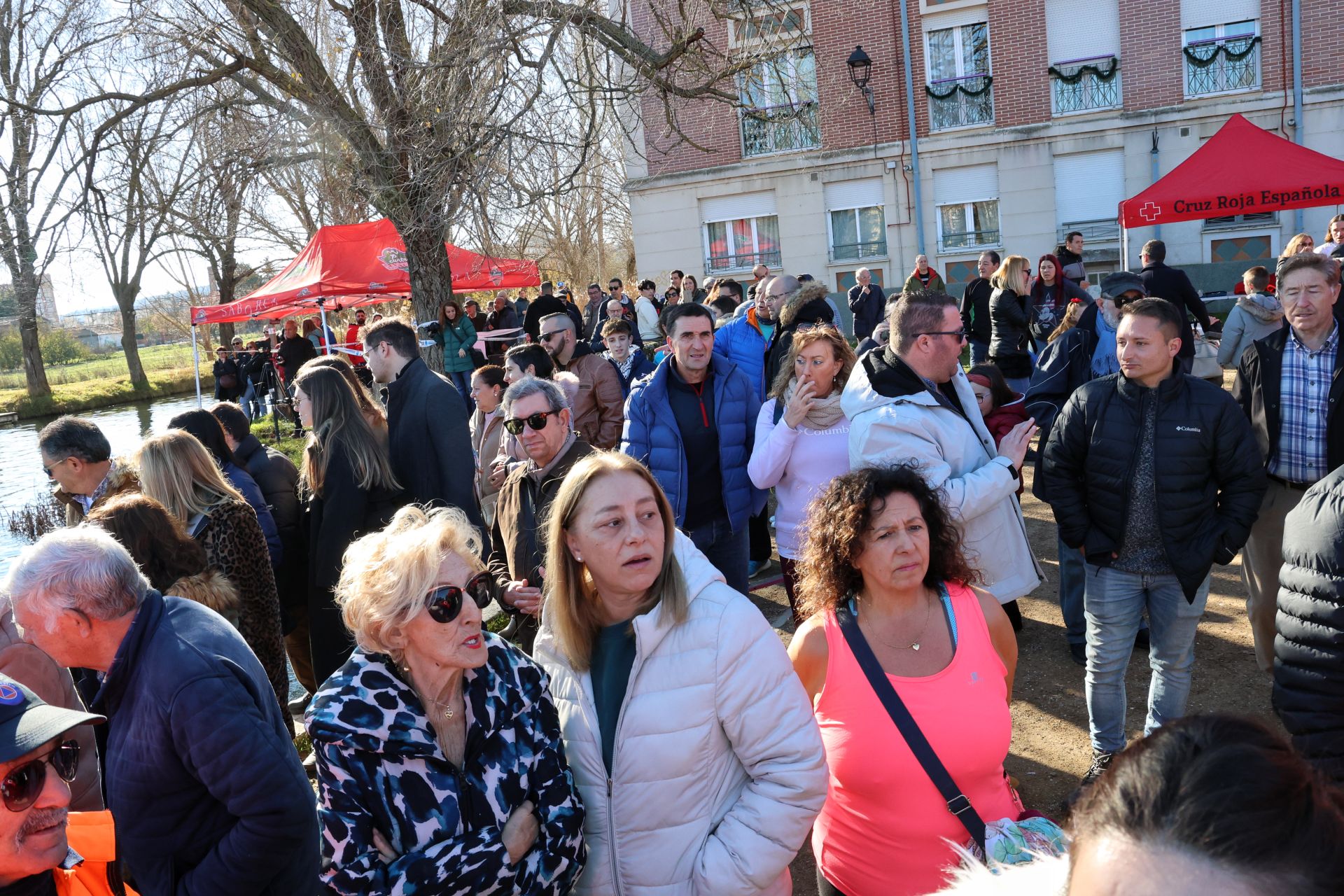 Chapuzón navideño y solidario en Palencia