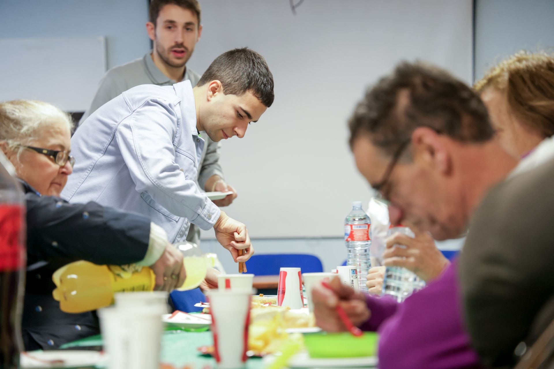 Las fotos de la comida solidaria &#039;No comas solo por Navidad&#039;