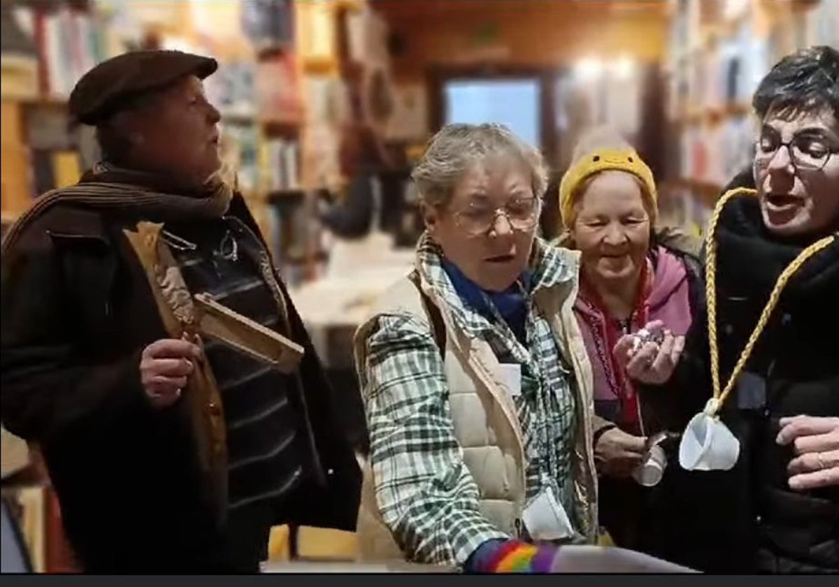 Los vecinos recorrieron el pueblo cantando villancicos