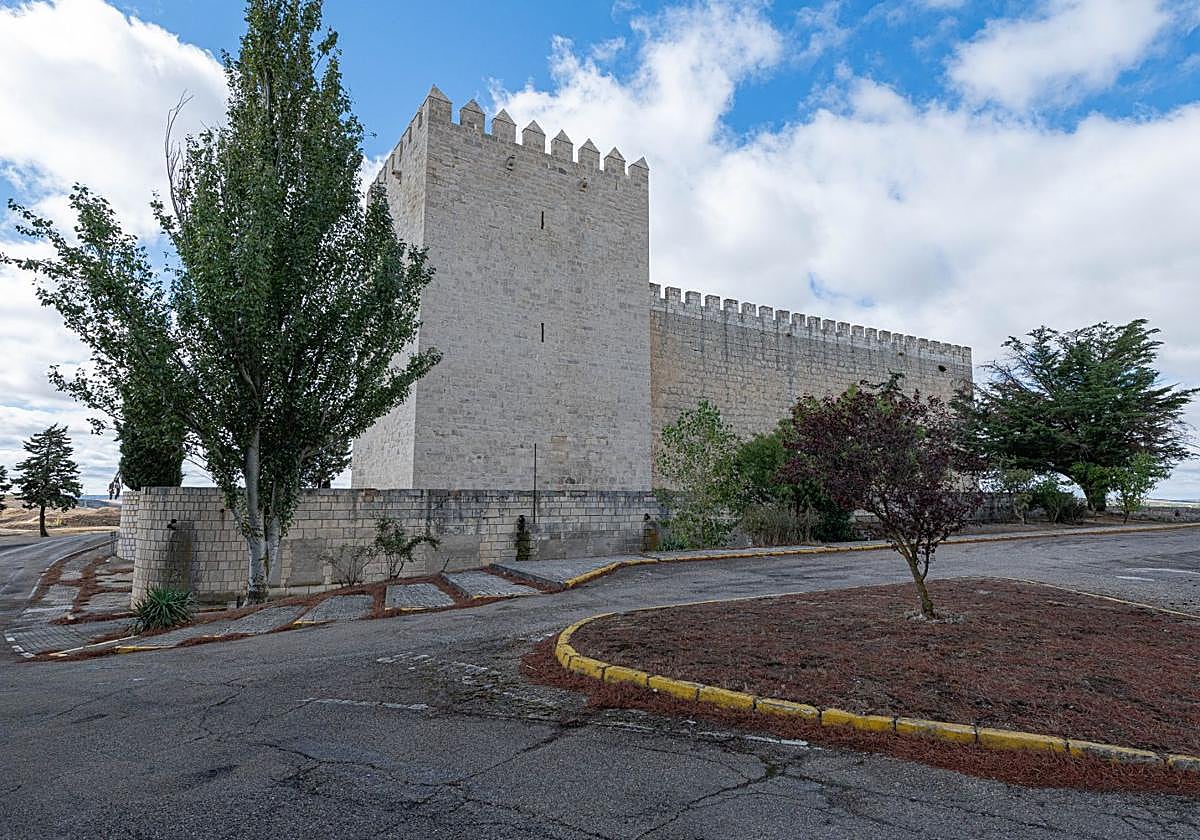 Exterior del castillo de Monzón de Campos.