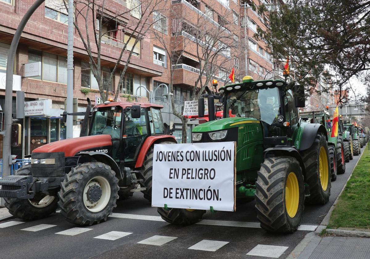 Los tractores colapsan las calles de Palencia el pasado 14 de febrero.