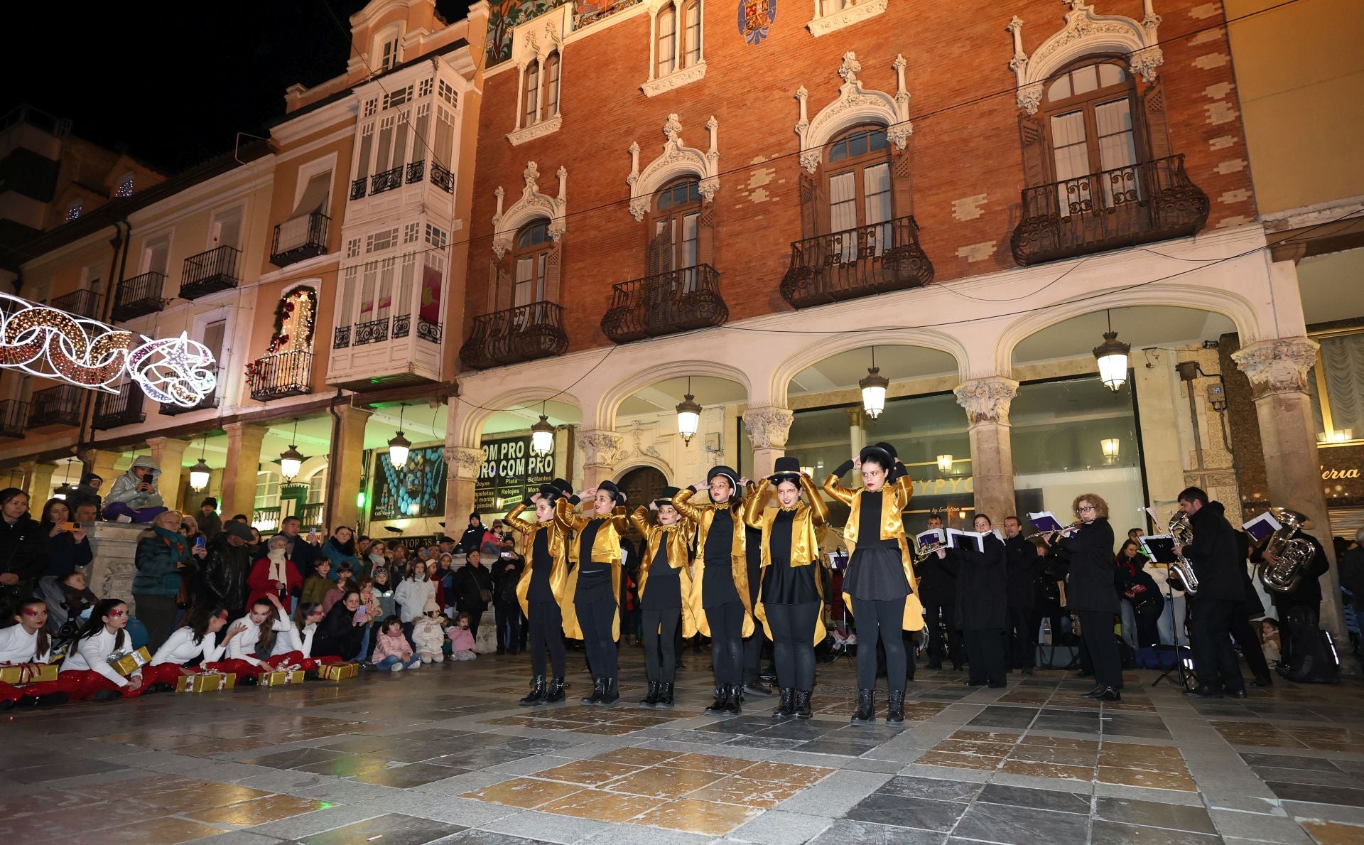 La danza toma las calles en la navidad palentina