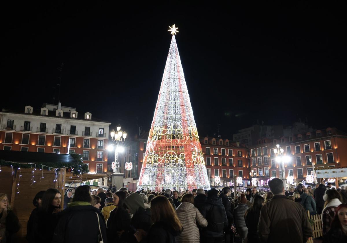 Iluminación navideña en la Plaza Mayor de Valladolid.