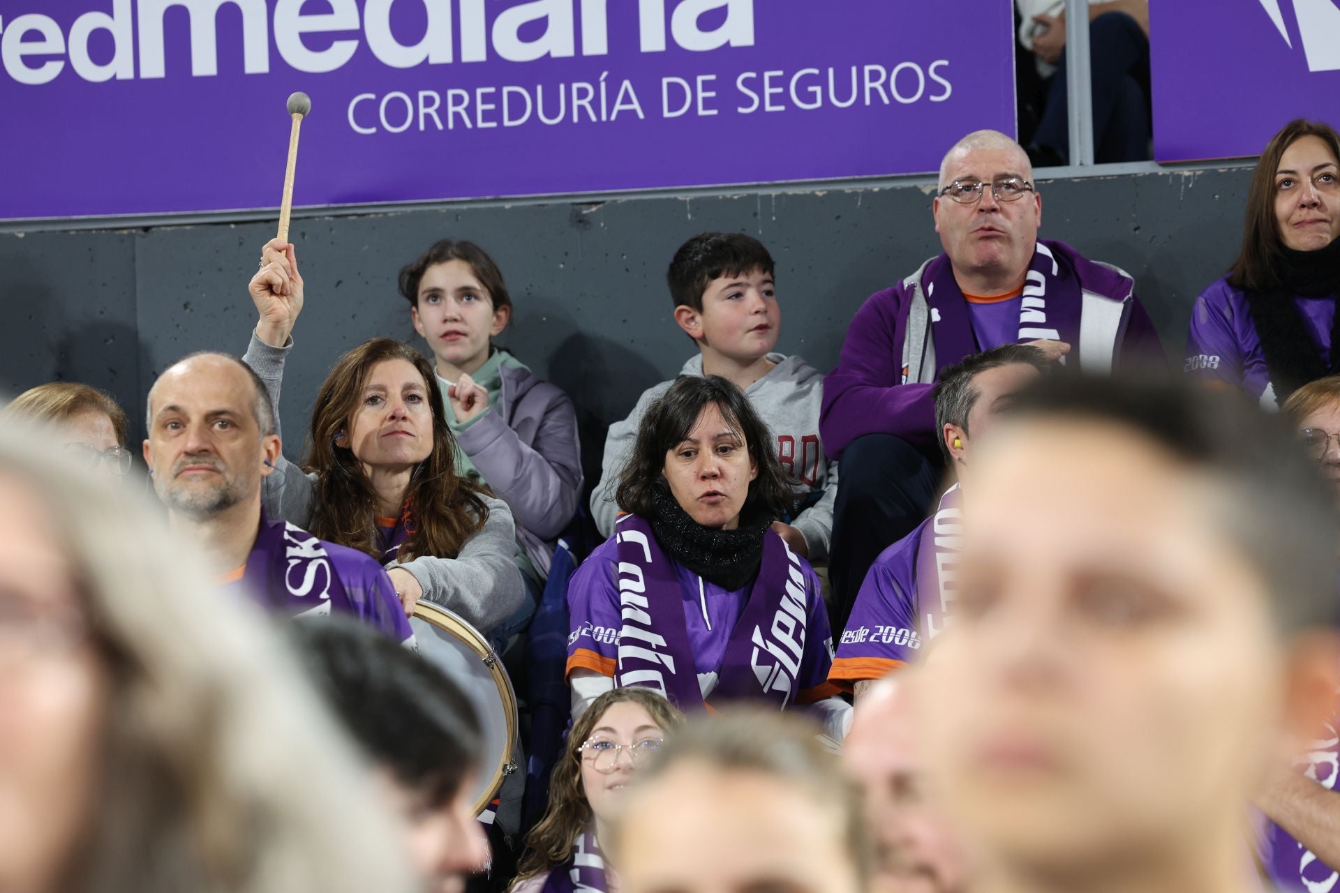 Búscate en las gradas del Pabellón de Palencia