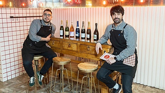 Un local con una exquisita variedad de vinos espumosos en el centro de Valladolid
