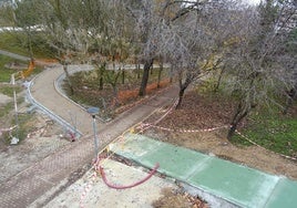 Último tramo del carril bici de la ladera este, antes de la desembocadura en la avenida de Salamanca.