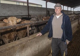 Miguel Martín, en su granja.