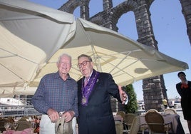 El expresidente de Estados Unidos, Jimmy Carter, durante su visita al mesón Cándido de Segovia en julio de 2010.