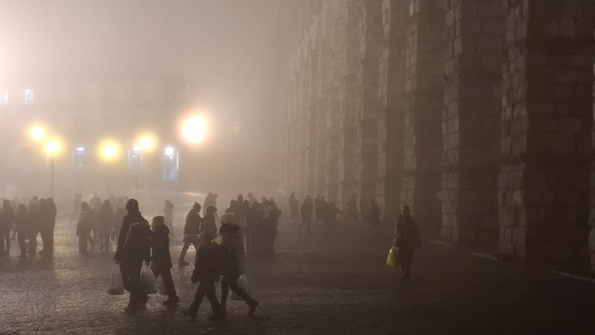 Fotos: la niebla envuelve Segovia