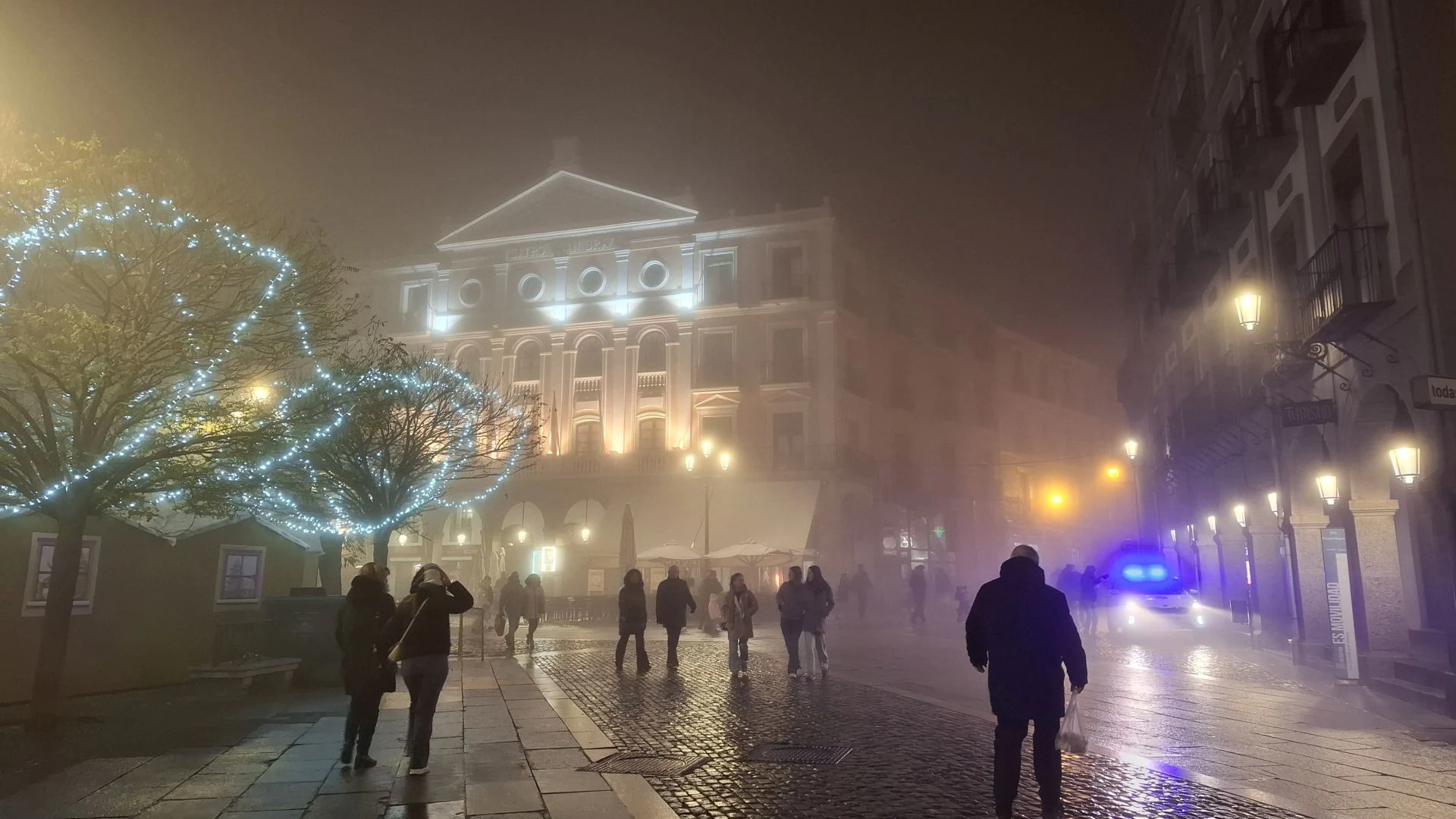 Fotos: la niebla envuelve Segovia