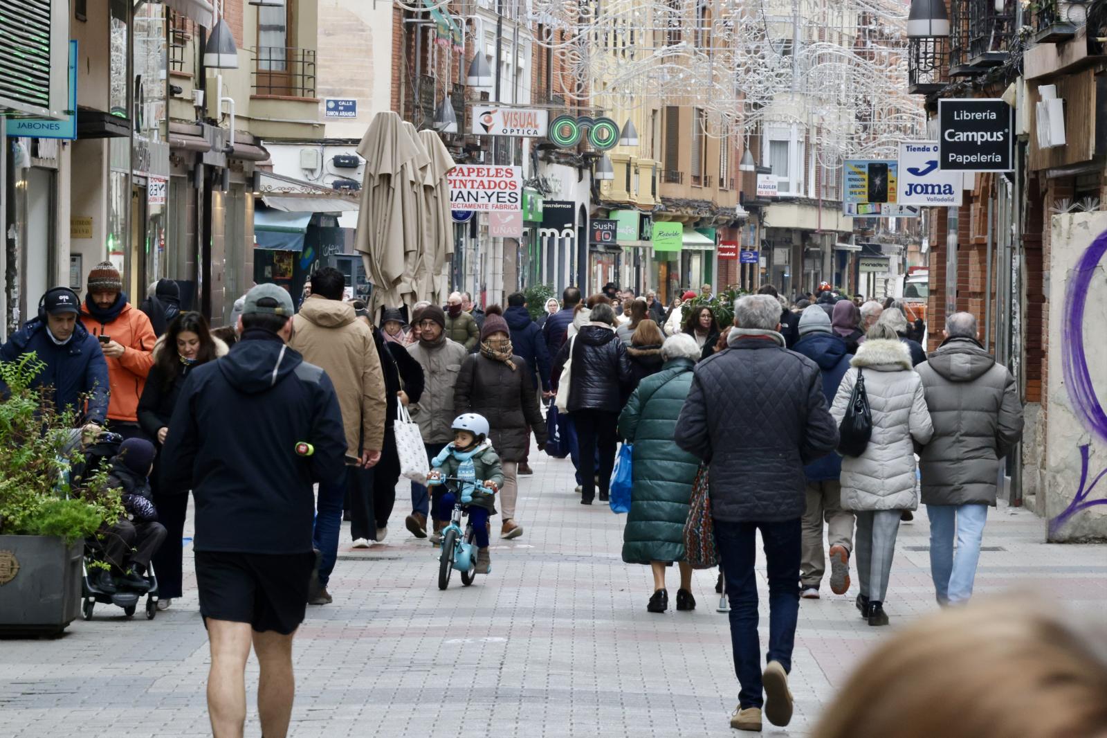 Las últimas compras de Nochevieja en los mercados vallisoletanos, en imágenes