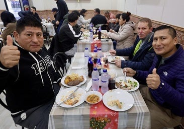 Cuarenta comidas gratis «para devolver la ayuda recibida»