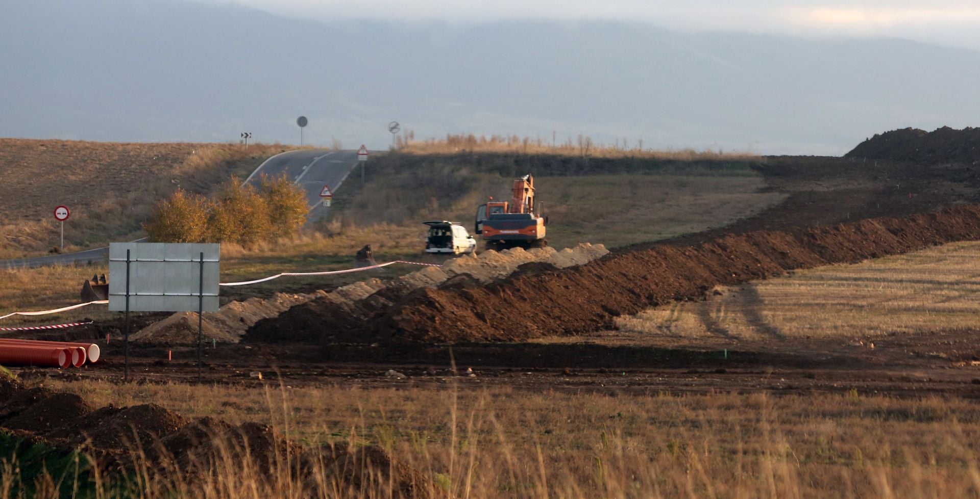 Obras de urbanización en Los Hitales, ya en marcha.