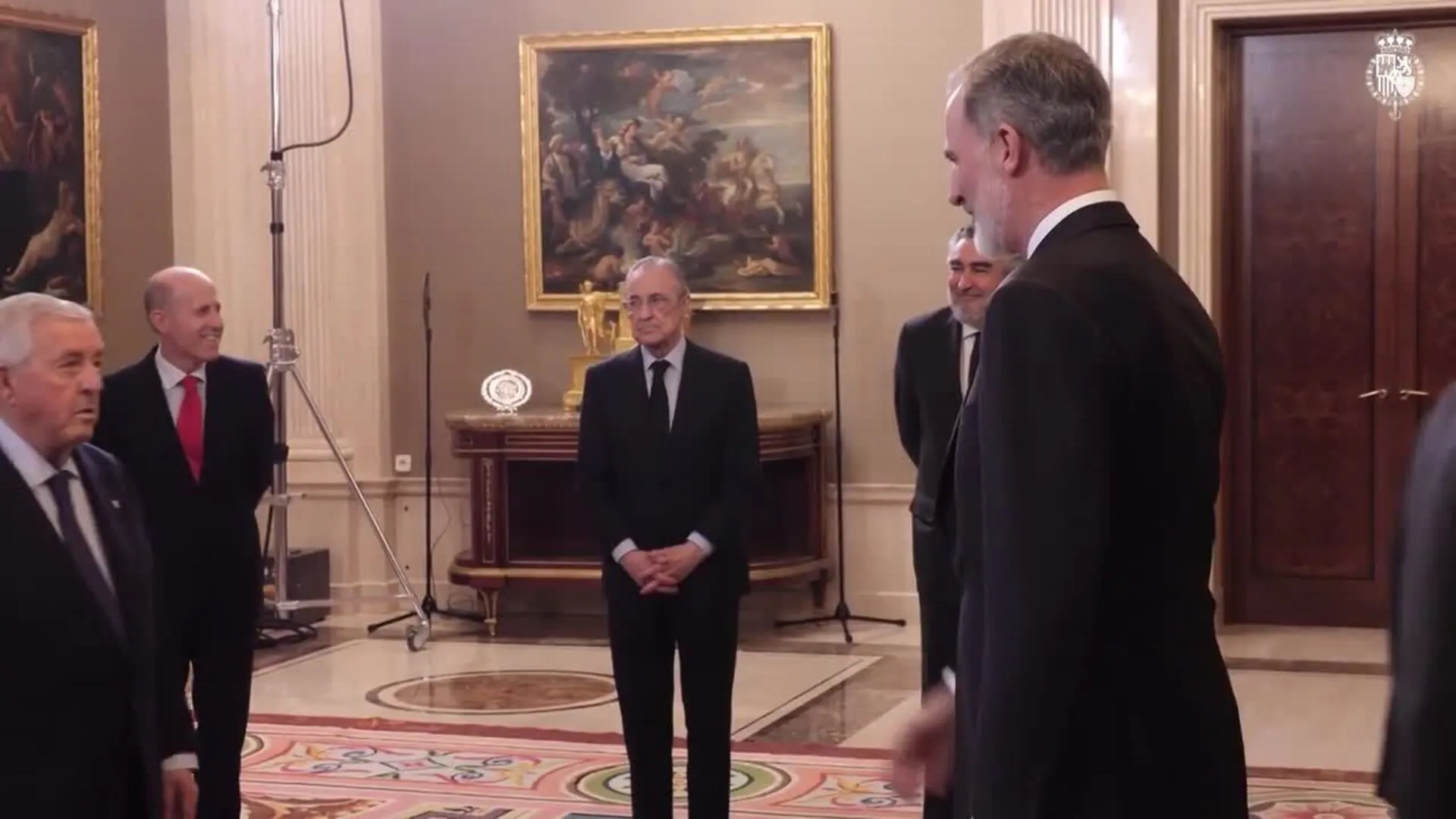 Felipe VI Recibe En Audiencia Al Equipo De Baloncesto Del Real Madrid ...