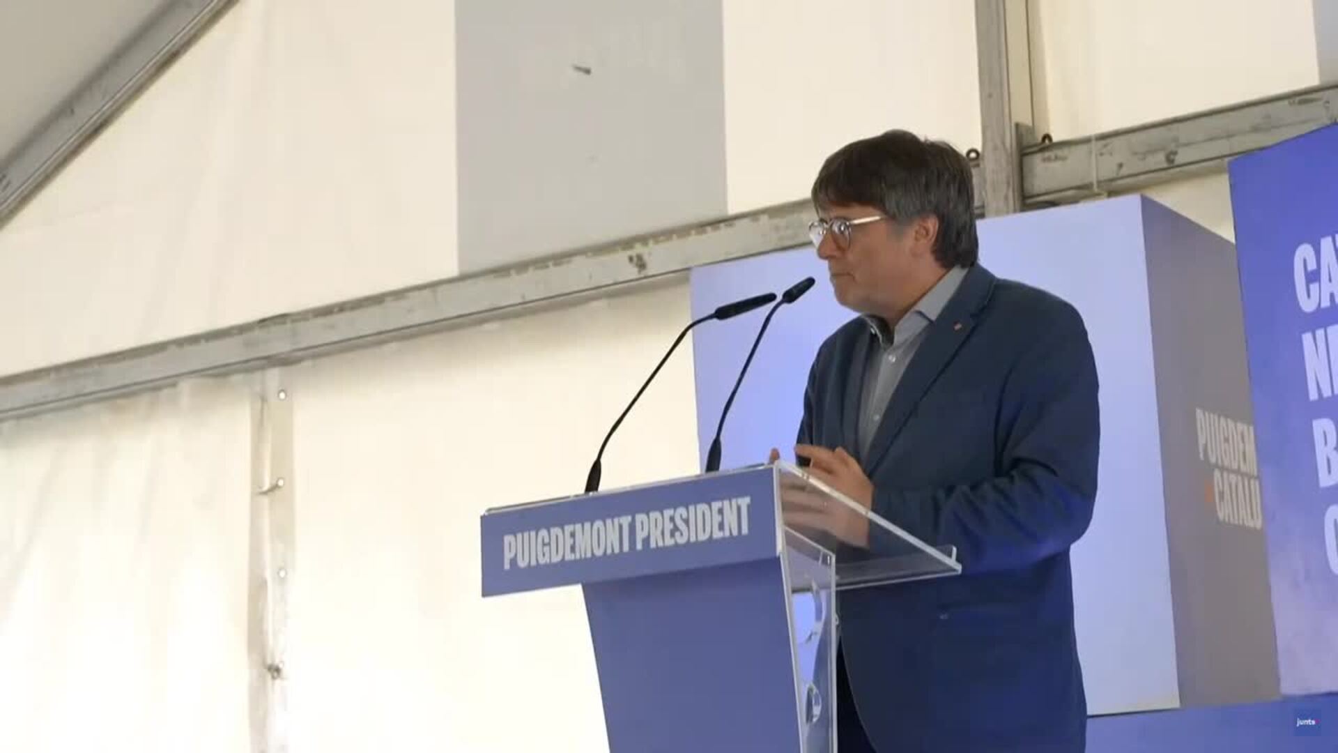 Puigdemont llama al voto joven y asegura que preparará Catalunya para el futuro