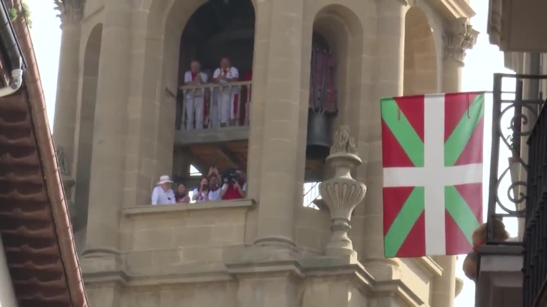 Pamplona vive el día grande de San Fermín: El primer encierro y la tradicional procesión