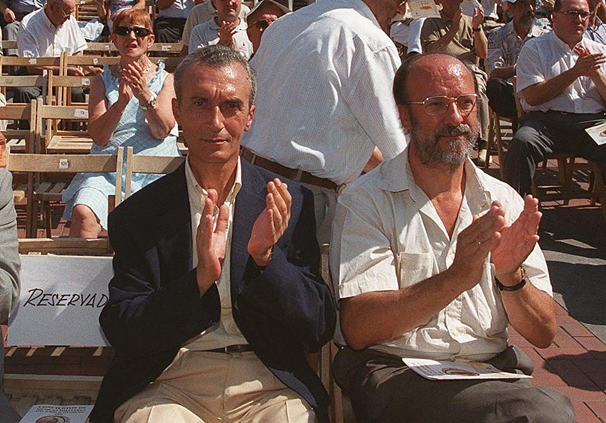 Imagen principal - Javier León de la Riva, Raúl de la Hoz y Arenales Serrano. 