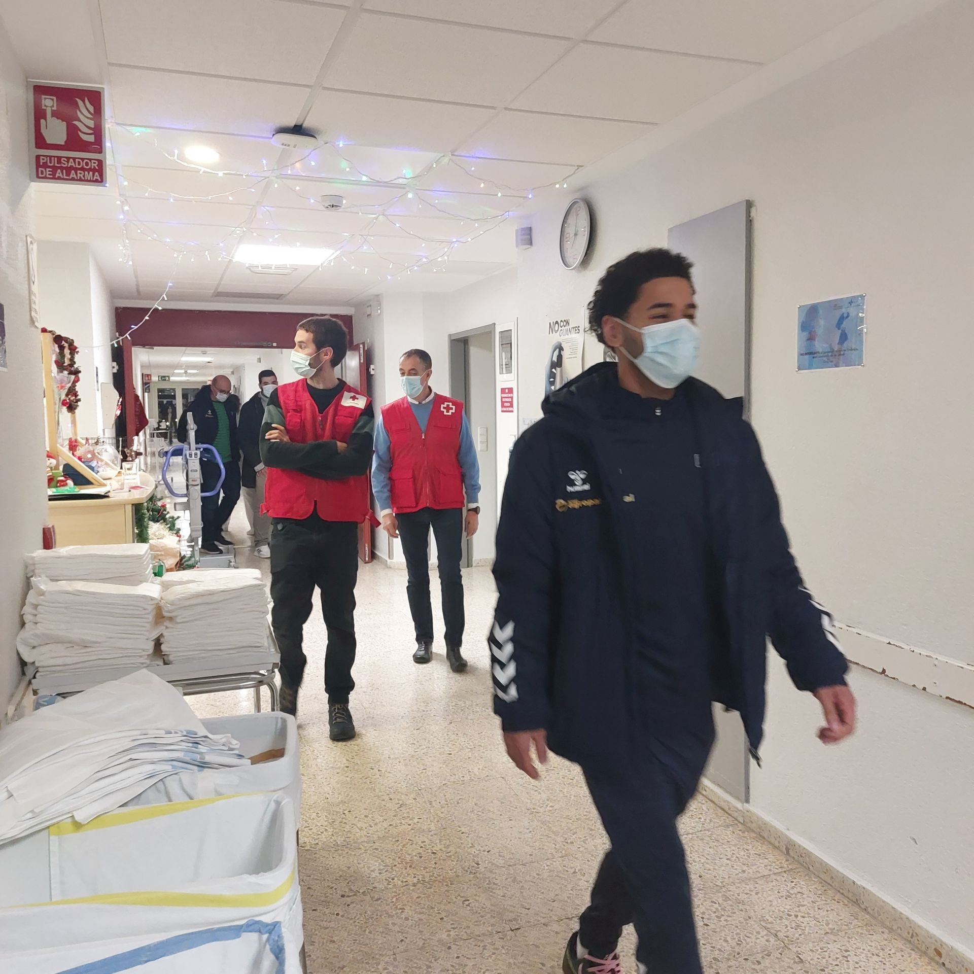 Cruz Roja y el Súper Agropal Palencia reparten ilusión en el Hospital de Palencia